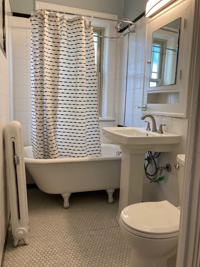 Building Photo - 1700 W Touhy Ave