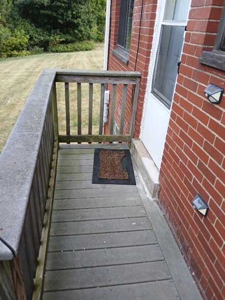 Building Photo - 472 Hoodridge Dr