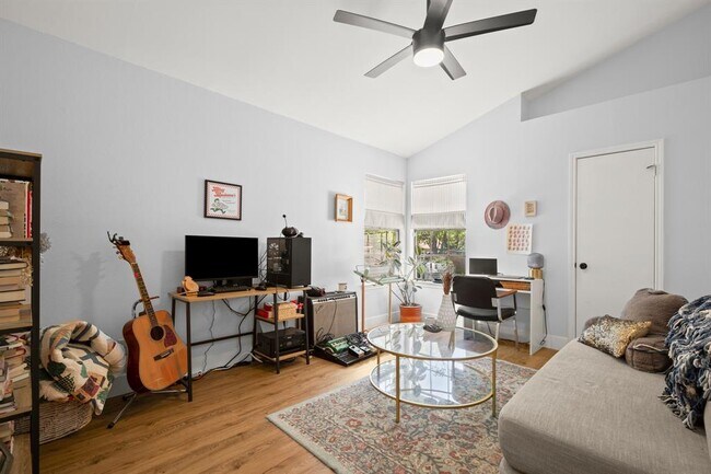 Building Photo - 3010 Siskin Dr