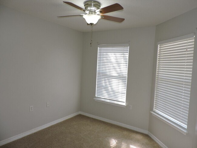 Building Photo - Easy access to shopping, interstate & Navy Federal complex!