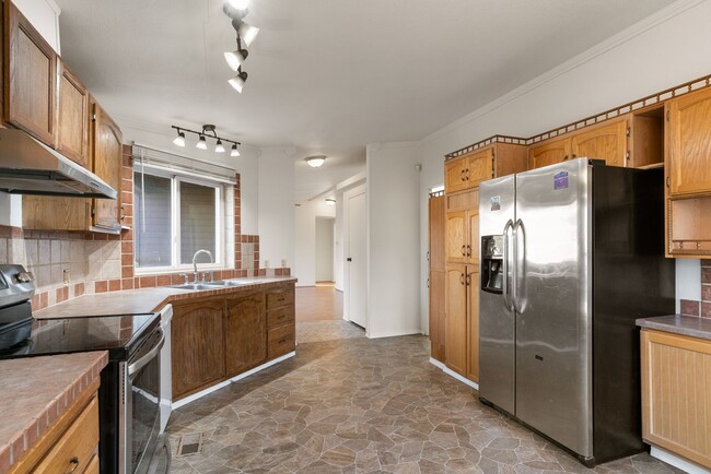 Building Photo - Pet Friendly 3 Bedroom 2 Bath