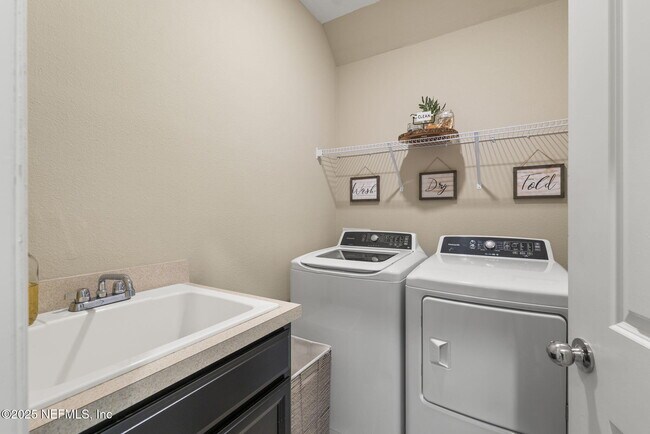 Building Photo - 9686 Lovage Ln