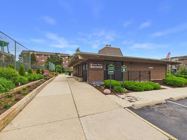 Building Photo - 4525 Blackhawk Ln
