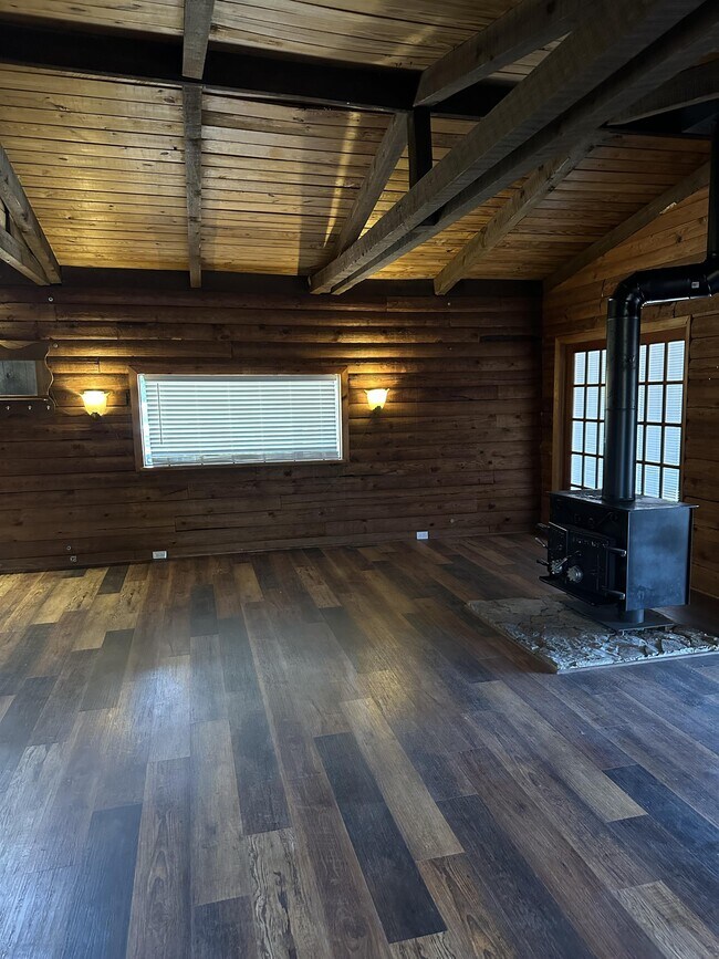 Building Photo - 7307 Rhodes Ln