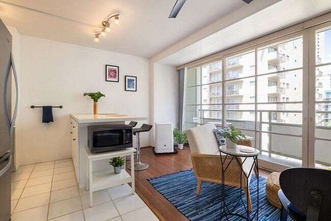 Building Photo - Fully Furnished beautiful Studio- ALL util...