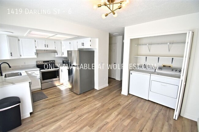 Building Photo - Stunning 3 Bed Ogden Townhome! No Deposit ...