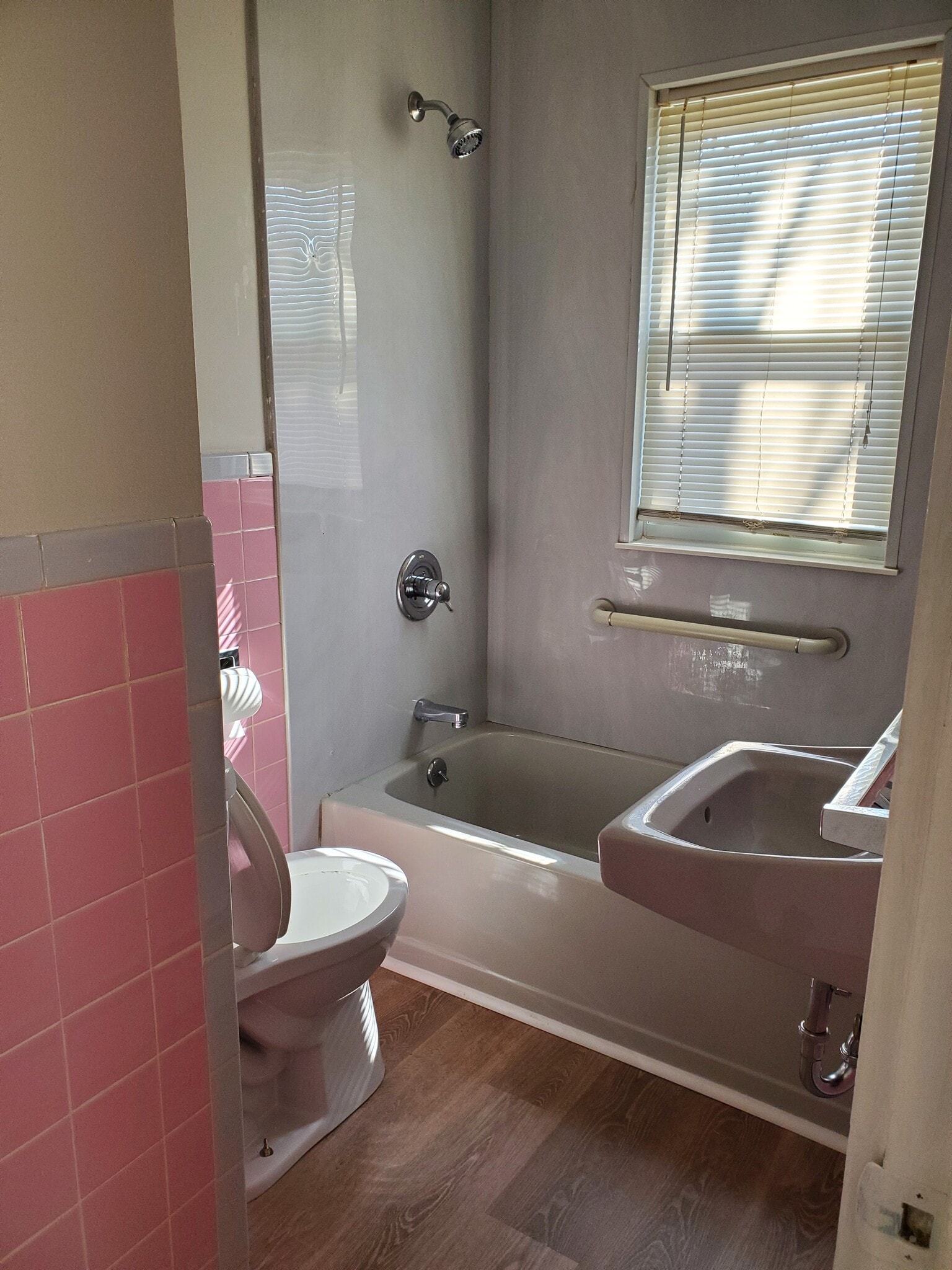 1st floor bathroom off kitchen - 12 Villa St