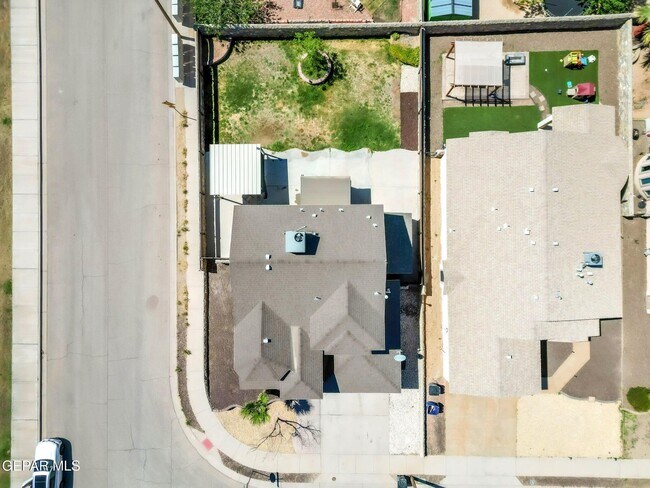 Building Photo - 14330 Woods Point Ave