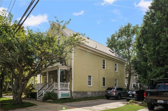 Building Photo - 183 Wood St