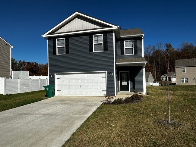 Building Photo - E. Morristown - 3 bed/2.5 bath home with g...