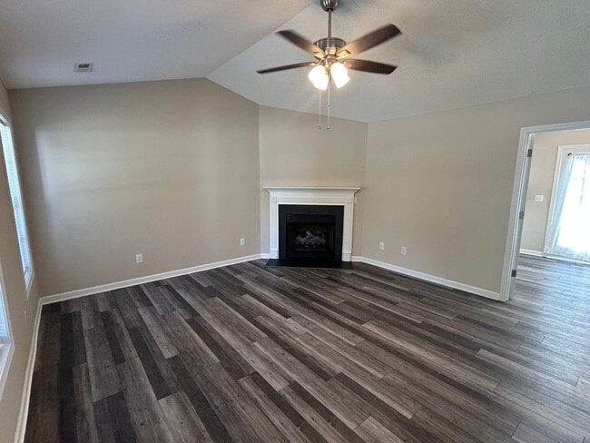 Building Photo - Ready to View! Updated 3/2 Home High Point...