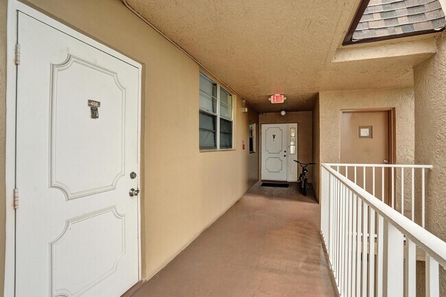 Building Photo - 9460 Tangerine Pl