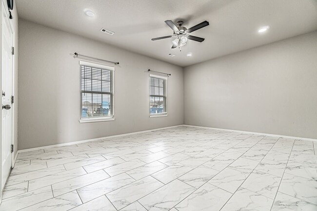 Building Photo - Newly built, 2 story home!