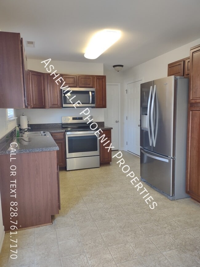 Building Photo - 64 Amersham Ln