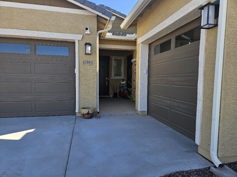 Building Photo - 17593 W Victory St