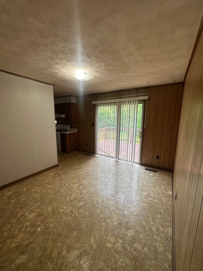 Building Photo - 305 Wilson Dr SW