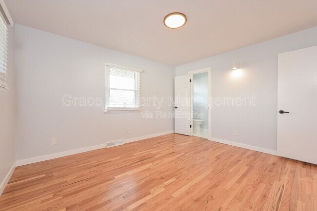 Building Photo - 6186 S Southwood Dr