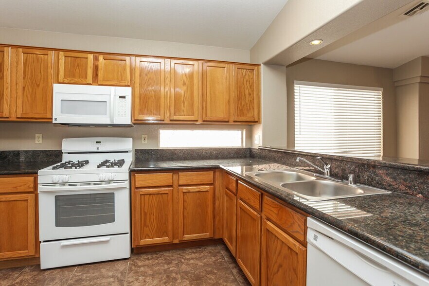 Building Photo - 1612 Blanco Dr