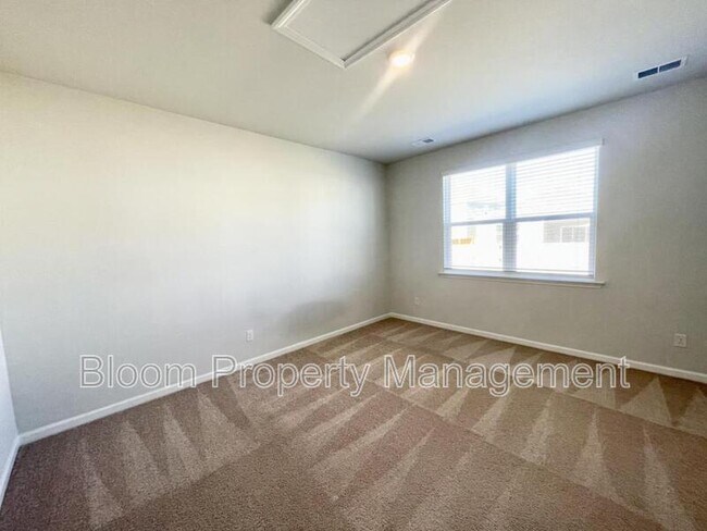 Building Photo - 216 North Light Way