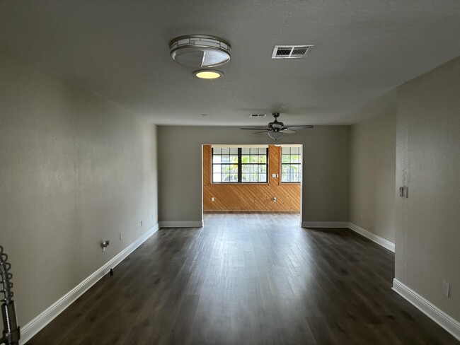 Building Photo - 255 Paradise Blvd