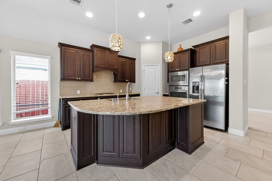 Building Photo - 18011 Begbie Path