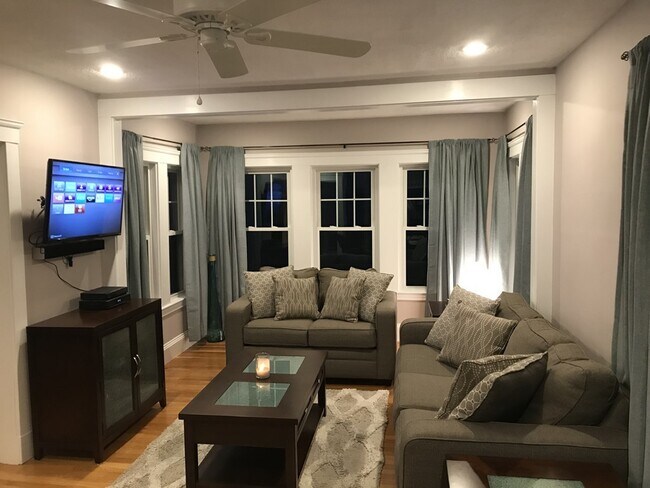 Building Photo - 11 Batchelder St