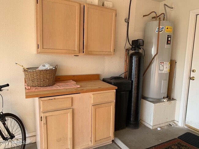 Building Photo - 1190 N Meadows Dr