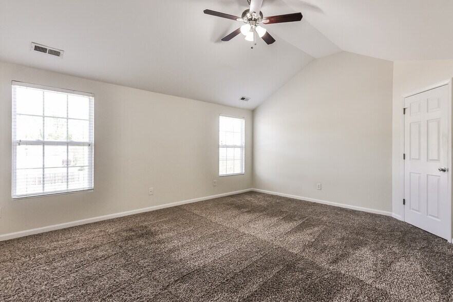 Building Photo - 3771 Burtons Barn St