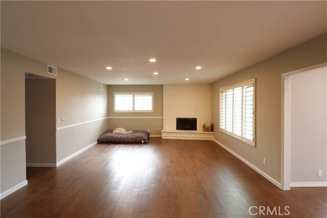Building Photo - 565 Clubhouse Dr