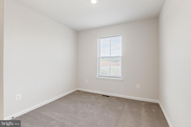 Building Photo - 105 Milburn Dr