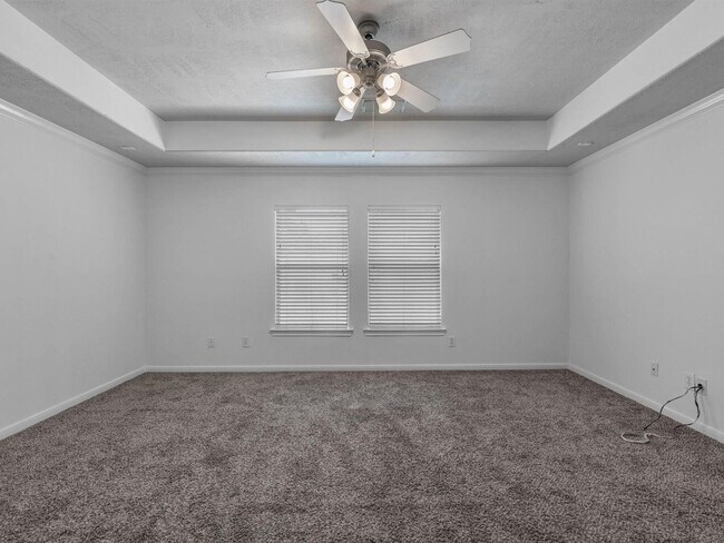 Building Photo - 25553 Oakhurst Forest Dr