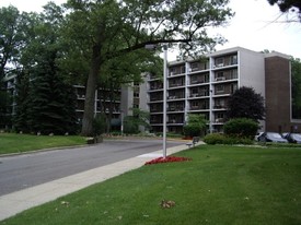 Building Photo - Pine Oak Apartments