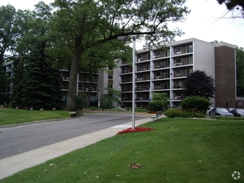 Building Photo - Pine Oak Apartments