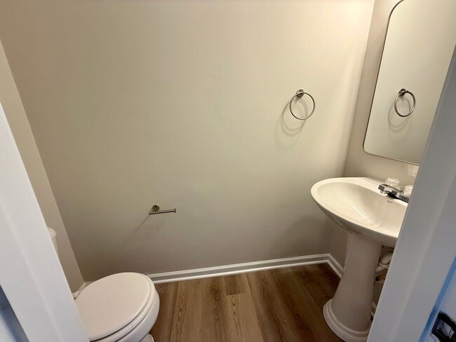 Building Photo - GOLDENVALLEY_390