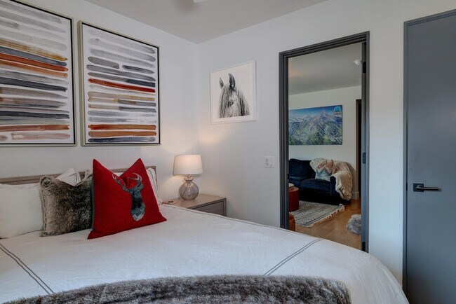 Building Photo - 17 Lakewood Dr