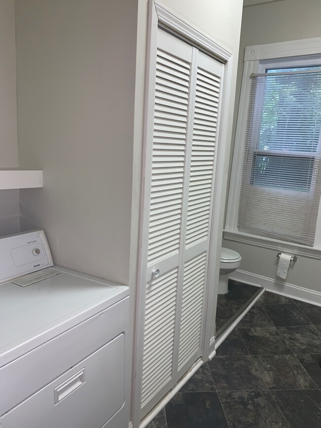 Building Photo - 376 Park Ave