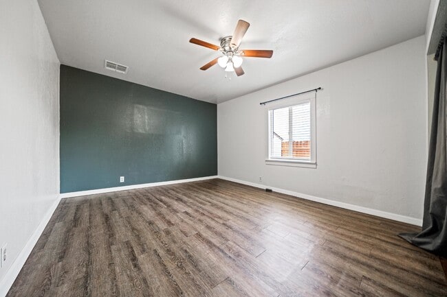 Building Photo - Adorable and clean country property locate...