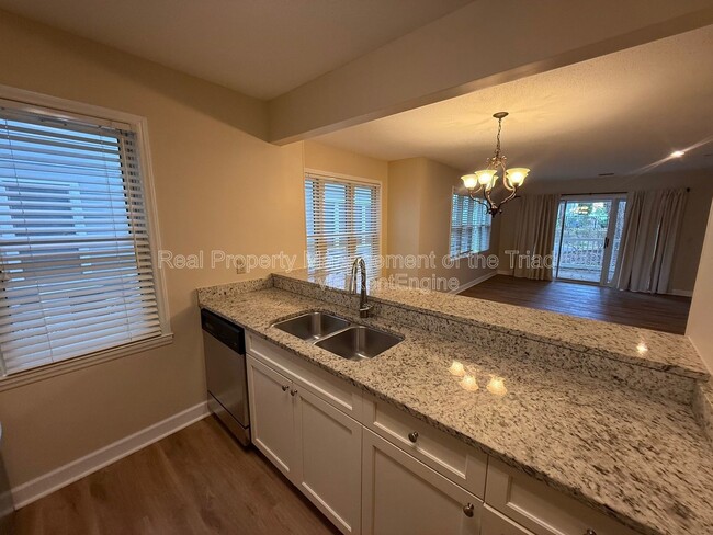 Building Photo - 230 Oakwood Ct