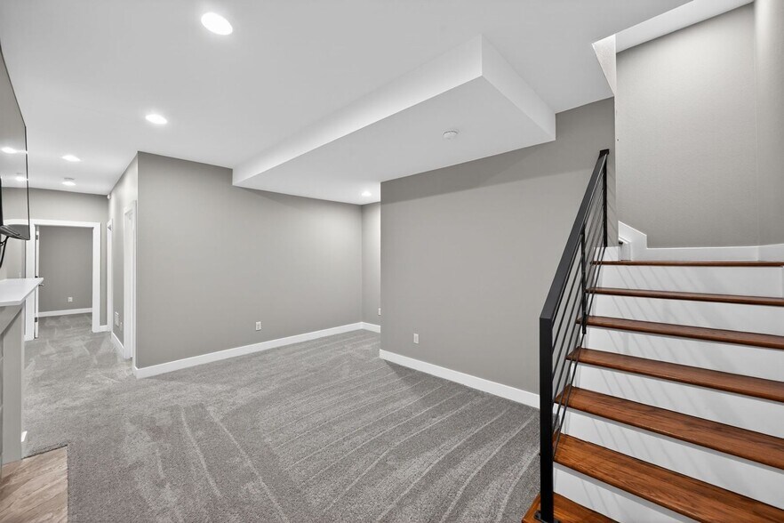 Building Photo - 1750 W 40th Ave