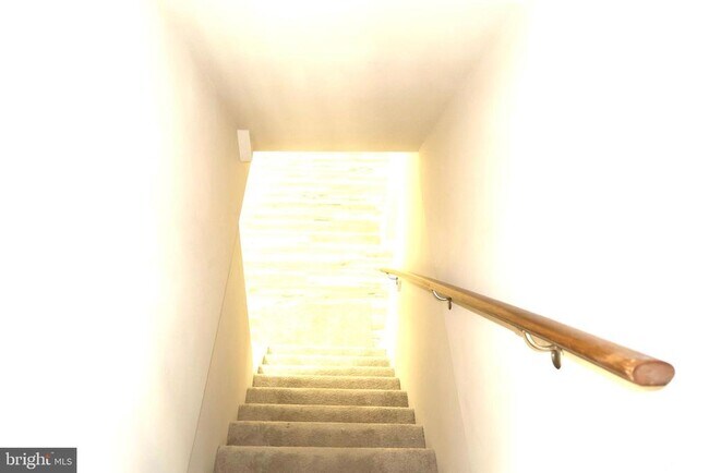 Building Photo - 147 Deacon Rd