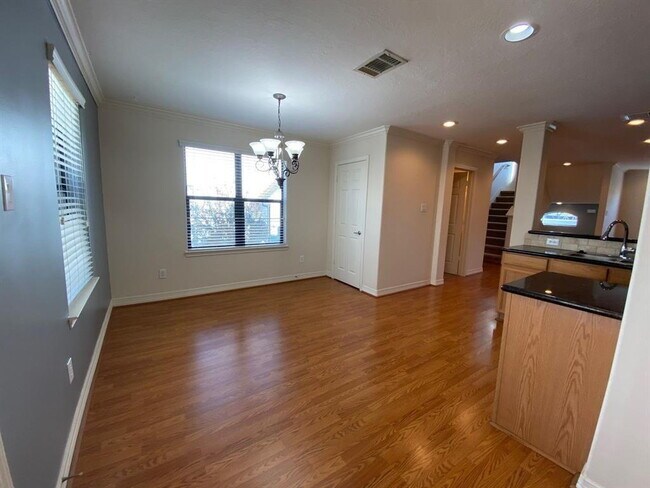 Building Photo - Beautifully maintained 3-bedroom, 3.5-bath townhome