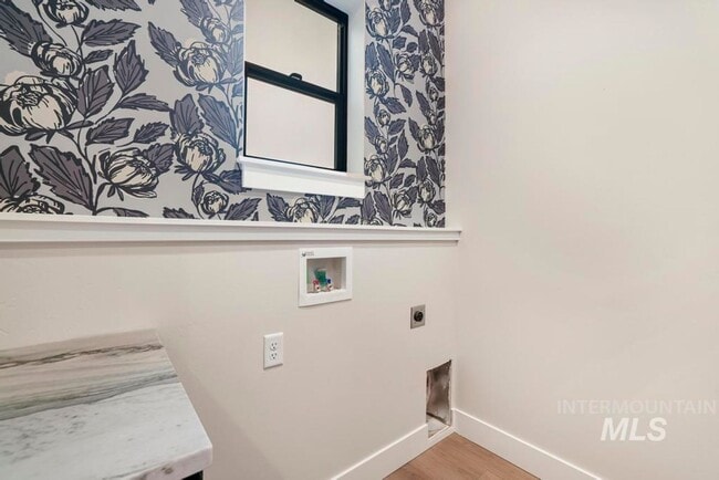 Building Photo - 547 Cyn Fls Dr