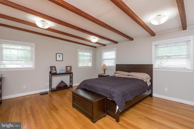 Building Photo - 5106 25th Pl N