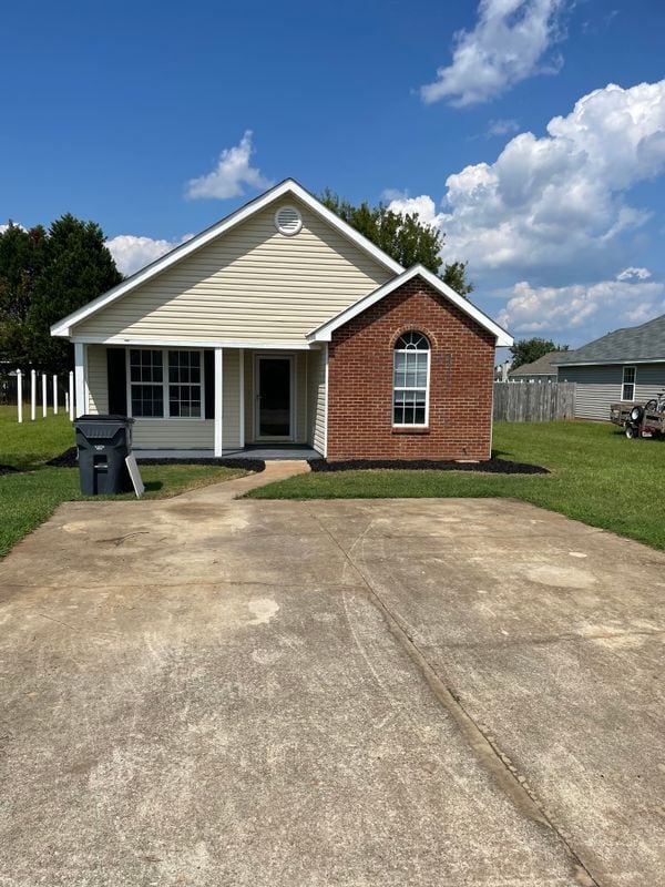 Building Photo - 208 Strawbridge Ln