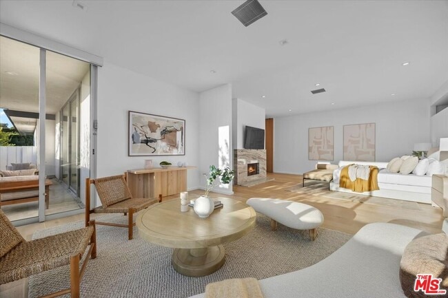 Building Photo - 1836 Loma Vista Dr