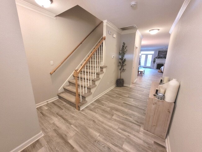 Building Photo - Gorgeous Townhome-Style Condo in Virginia Beach!
