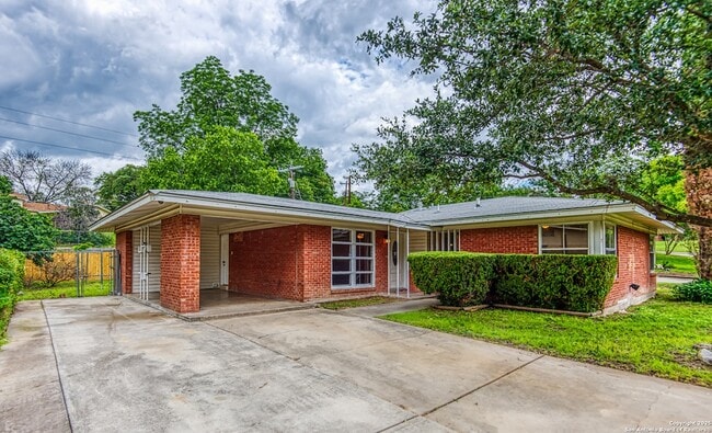 Primary Photo - 211 Green Meadow Blvd