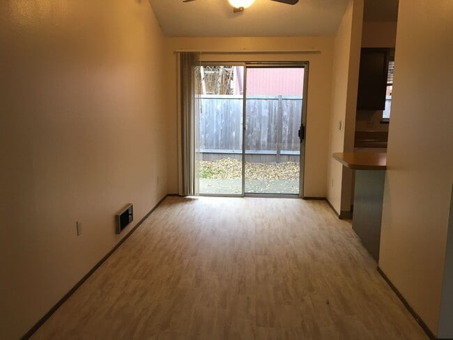 Building Photo - Easy Access to PCC Sylvania Campus, I-5