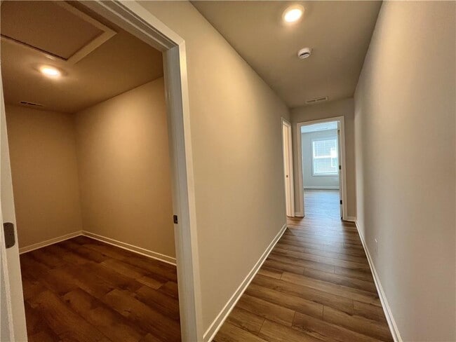 Building Photo - 905 Winding Rose Dr