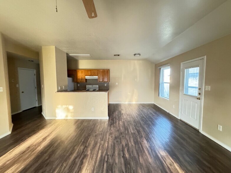 Building Photo - 3406 Toledo Dr